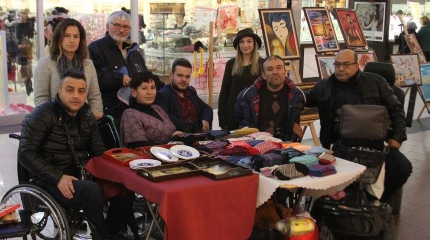 Engellilerden Resim Ve El Sanatları Sergisi