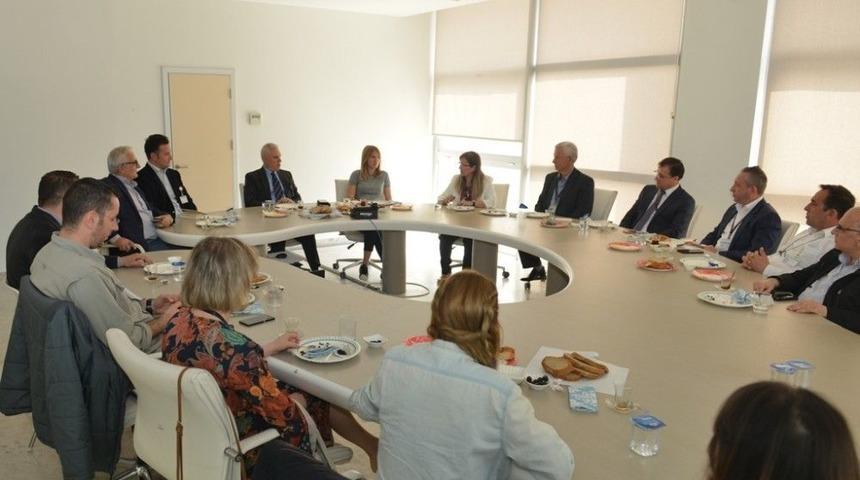 Bozbey Kahvaltıyı Personeliyle Yaptı