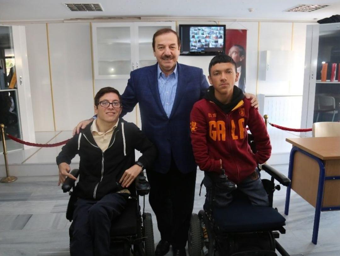 (&ouml;zel) Engelli &Ouml;ğrencilerin Asans&ouml;r Sevinci