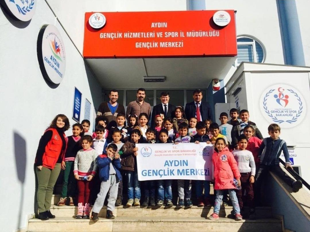 Gen&ccedil;lik Merkezi &Ouml;ğrencileri Ağırlıyor