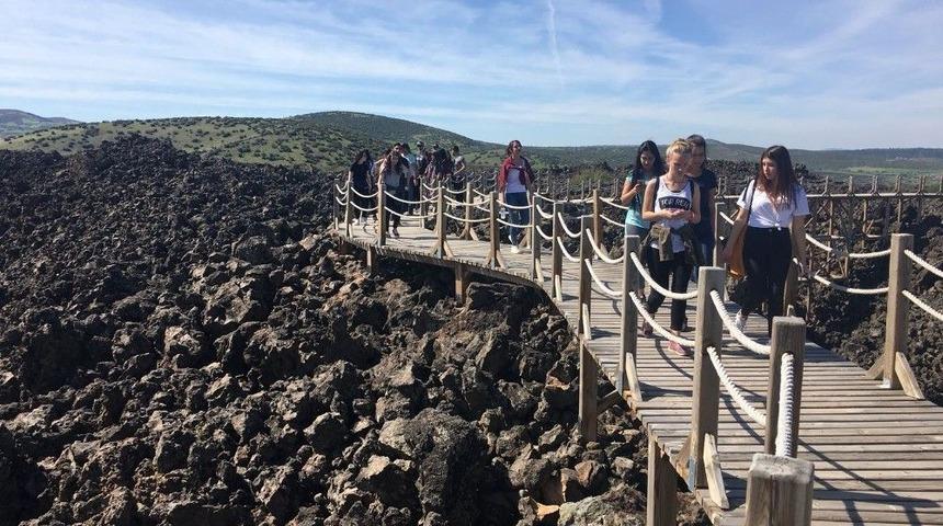 Y&uuml;ksekokul &Ouml;ğrencileri Kula&rsquo;nın Tanıtımına Katkı Sağlıyor