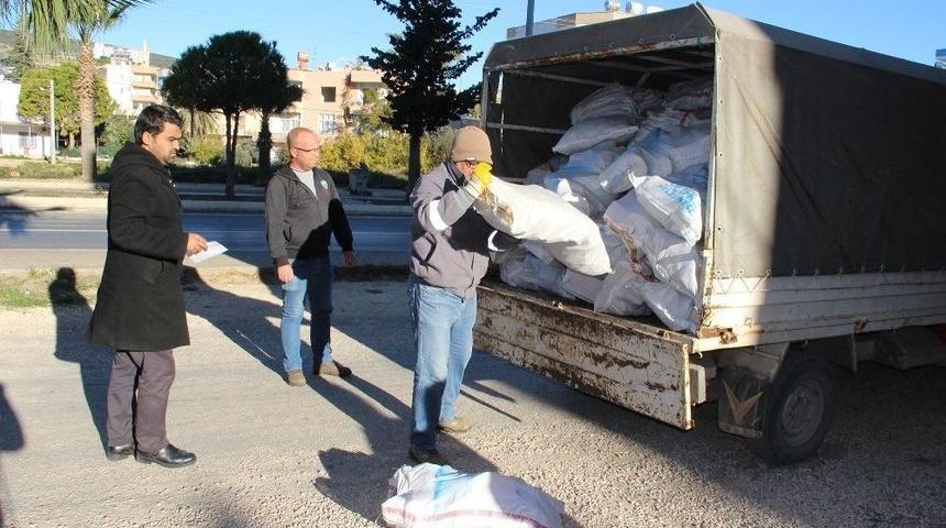 Silifke Belediyesi&rsquo;nden 300 Aileye 135 Ton Odun Yardımı