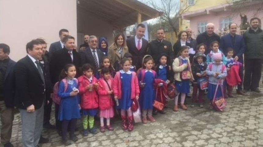 Kırsaldaki Okula K&uuml;t&uuml;phane Desteği