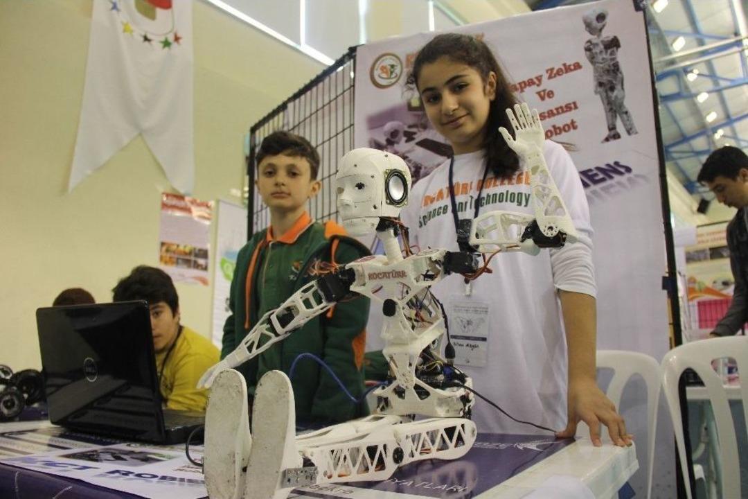 &Ouml;zg&uuml;n &Uuml;retim Robotlar Gebze&rsquo;de Yarışıyor