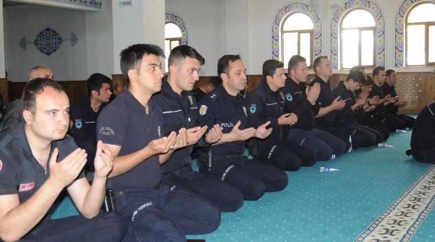 Şırnak&rsquo;ta Şehitler İ&ccedil;in Mevlit Okutuldu