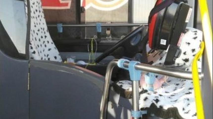 Engelli Gen&ccedil; Ka&ccedil;ırdığı Otob&uuml;ste Uyurken Yakalandı