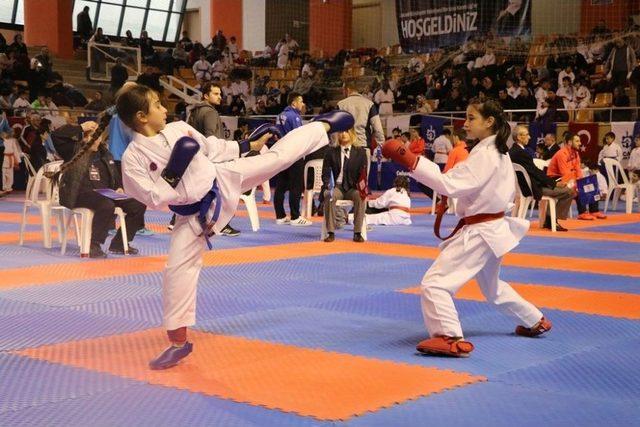 İllerarası Karate-do Lig Şampiyonası’nda 3’üncü Etaba Gelindi