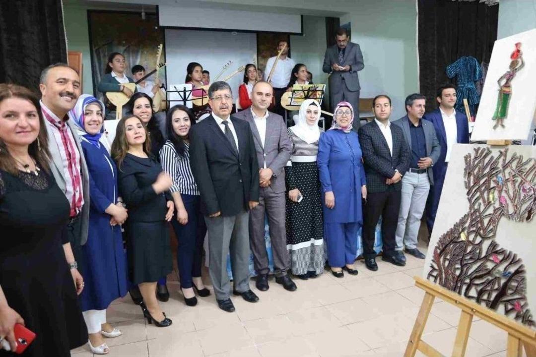 Varto&rsquo;da Yılsonu Sergisi