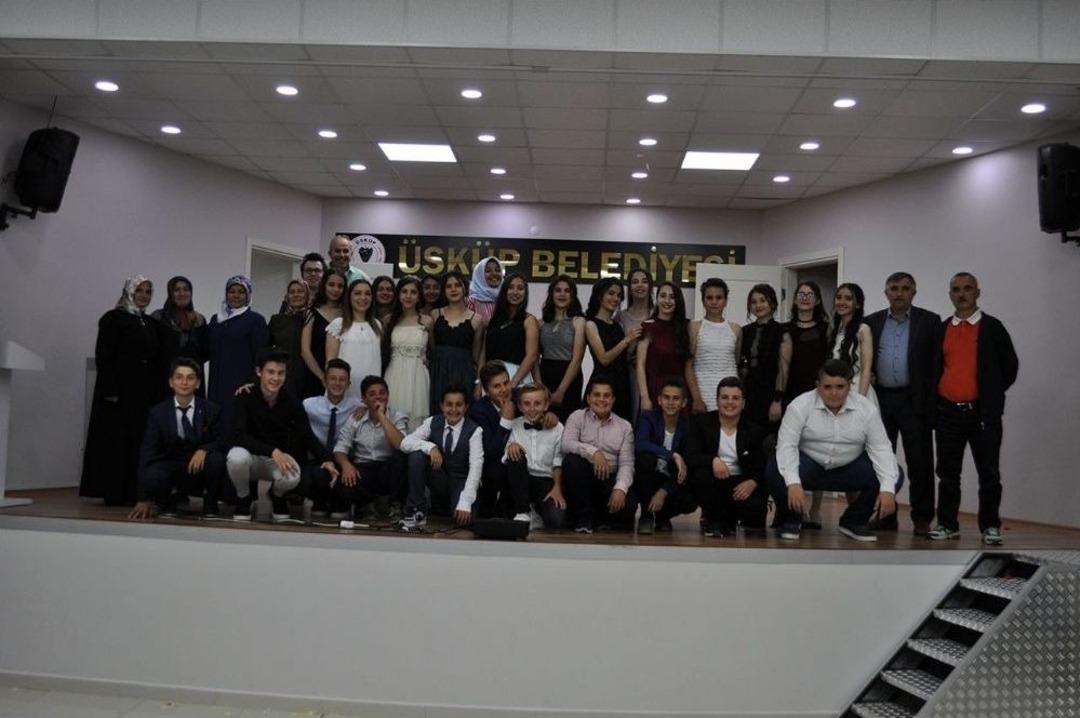 Zeybek Oynayarak Mezun Oldular