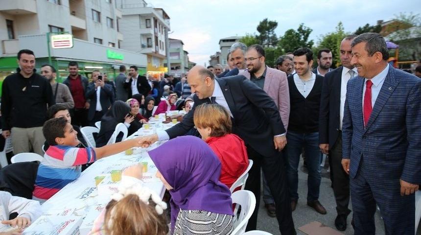 Fikri Işık, Sıras&ouml;ğ&uuml;tler Mahallesi&rsquo;nde İftarını A&ccedil;tı