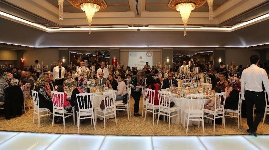 Vali Kam&ccedil;ı İftar Yemeğinde Şehit Aileleriyle Bir Araya Geldi