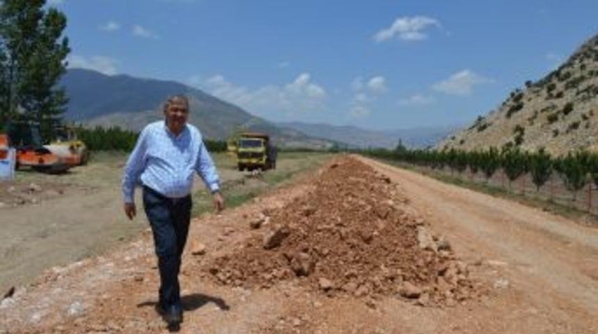 Elmalı Ge&ccedil;it-imircik Yolu Sıcak Asfalta Hazırlanıyor