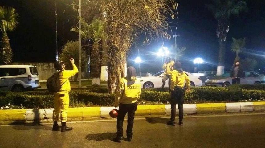 Aydın&rsquo;da Ağa&ccedil;ta Mahsur Kalan Kediler Kurtarıldı