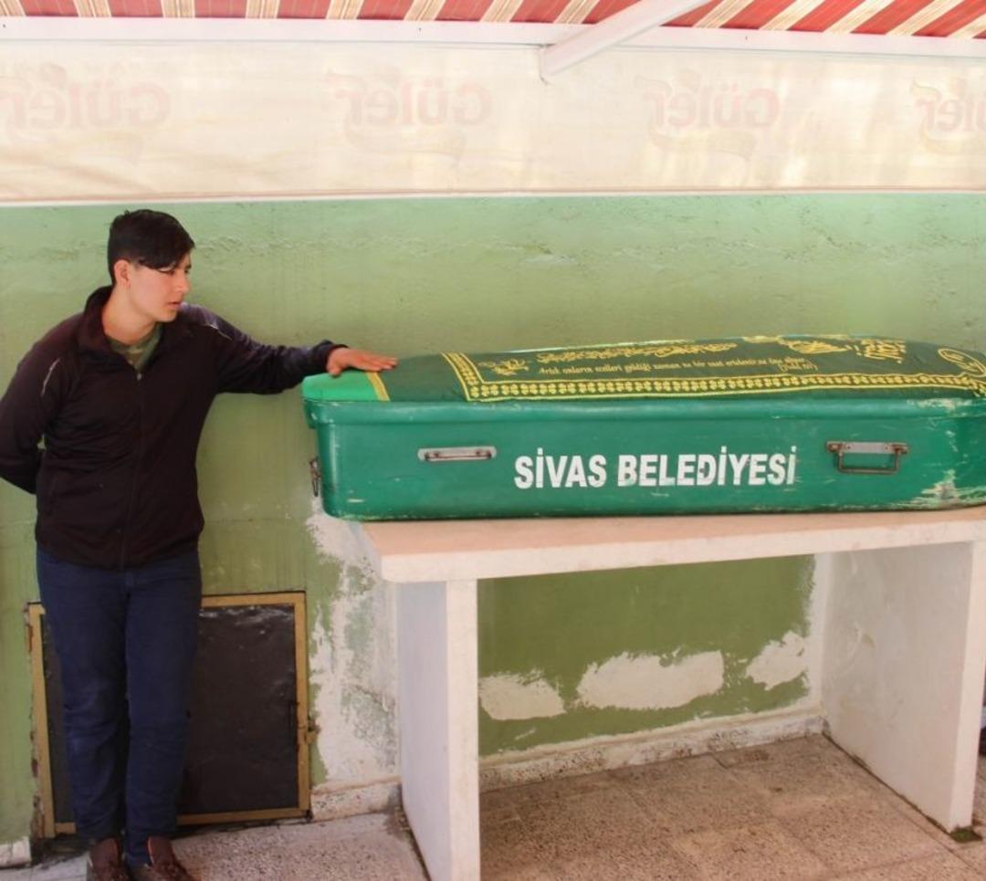 Asans&ouml;r Boşluğuna D&uuml;şerek &Ouml;len &Ccedil;ocuk Son Yolculuğuna Uğurlandı