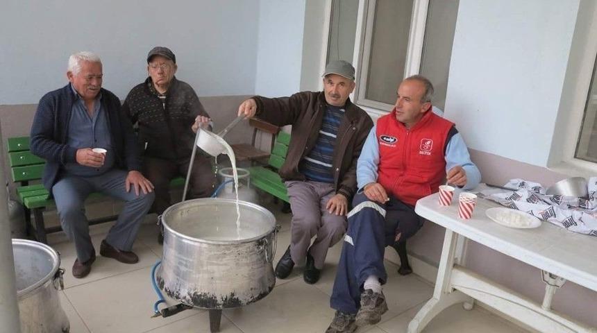 Biga&rsquo;da Geleneksel S&uuml;t G&uuml;n&uuml; Yapıldı