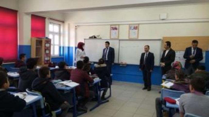 Kaymakam Yurdag&uuml;l: Devletimiz &Ouml;ğrencilerimiz İ&ccedil;in Ne Gerekiyorsa Yapıyor