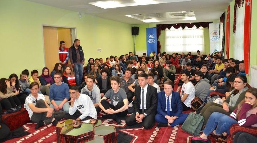 Bakanlık M&uuml;şaviri Selim Cerrah Gen&ccedil;lerle Buluştu