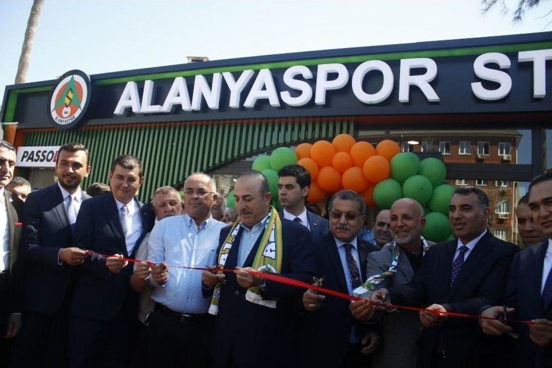 Bakan &Ccedil;avuşoğlu&rsquo;ndan Yabancı İsim Eleştirisi