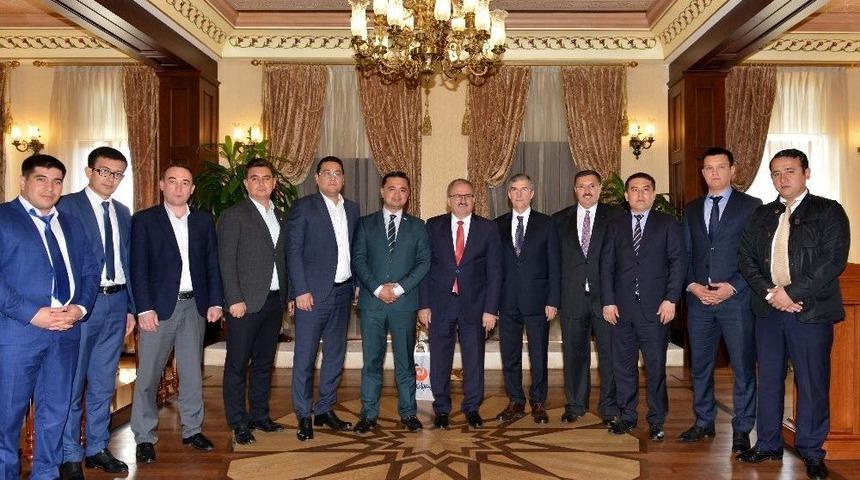 Vali Karaloğlu, &Ouml;zbekistanlı Turizmcileri Ağırladı