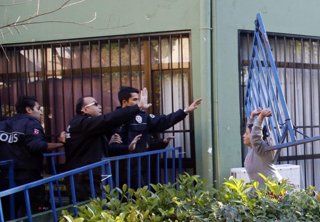 Arsa İhalesinde Demir Bariyerler Havada U&ccedil;uştu