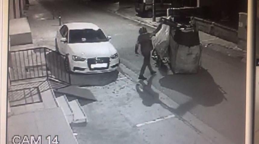 Sigara Kovasını &Ccedil;alan Kağıt Toplayıcı Rahatlığıyla Pes Dedirtti