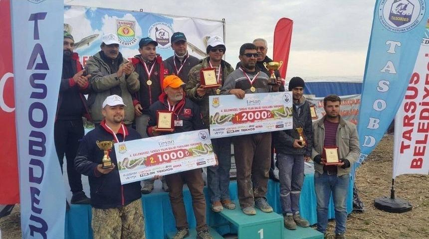 Tarsus&rsquo;ta Yılan Balığı Yakalama Yarışması