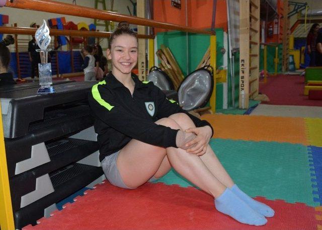 Cimnastiğin Altın Kızı Onbaşı’nın Gözü Yine Dünya Şampiyonluğunda