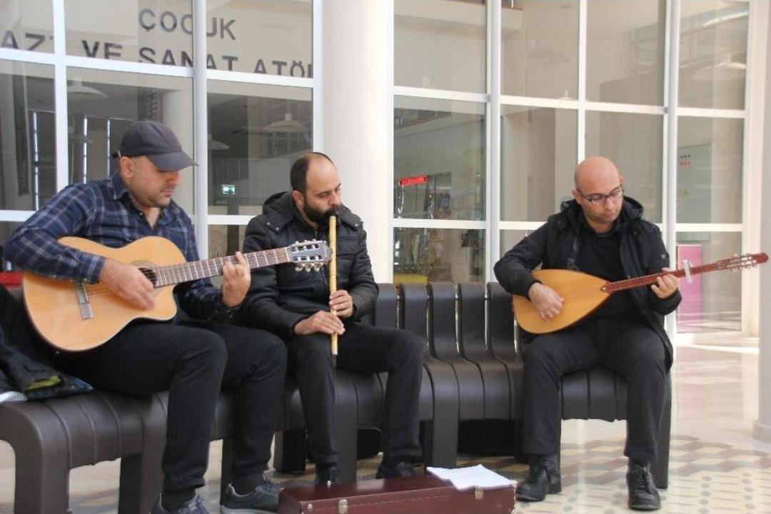 Hatay Arkeoloji M&uuml;zesi Ziyaret&ccedil;ilerini M&uuml;zik Ve Dramayla Karşılıyor