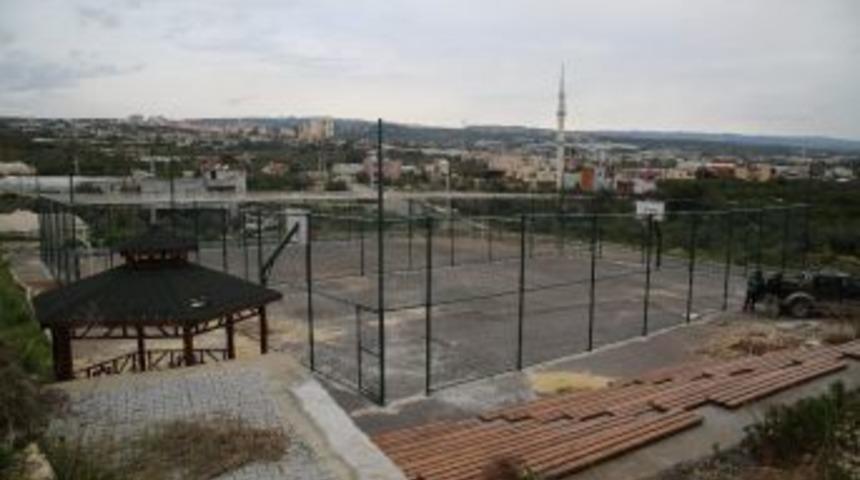 Erdemli&rsquo;deki Fen Lisesi, Futbol Ve Basketbol Sahasına Kavuştu