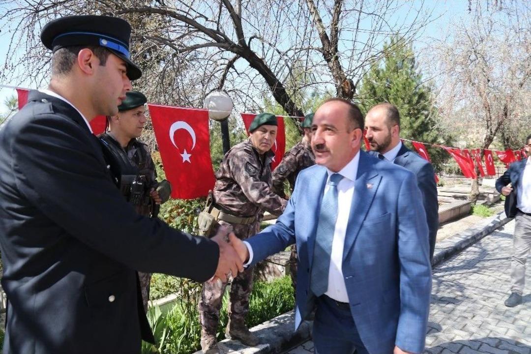 G&ouml;lbaşın&rsquo;da Şehit Polisler Kabirleri Başında Anıldı