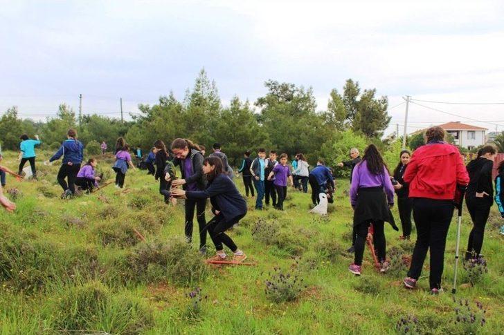3 Yıl Önce Yanan Ormanlık Alana Öğrencilerden 120 Fidan G2