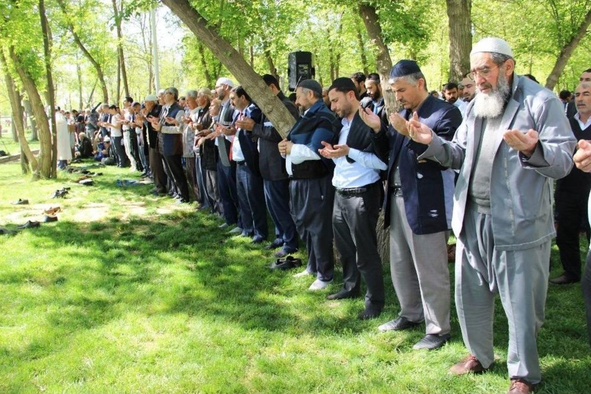 Bismilliler Yağmur Duasına &Ccedil;ıktı