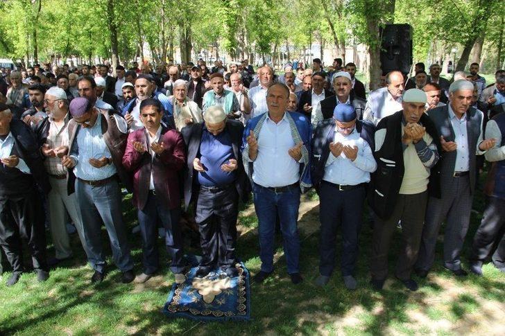 Bismilliler Yağmur Duasına Çıktı G1