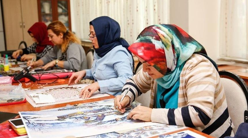 Şehitkamilli Kadınlardan Kağıt R&ouml;lyef Kursuna Yoğun İlgi