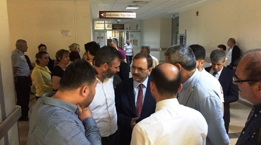 Başkan Şahin, Kaza Geçiren İyi Parti Heyetini Hastanede Ziyaret Etti
