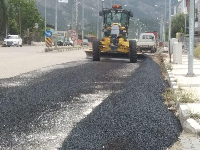 Manisa’da Yol Genişletme Ve Asfaltlama Çalışması