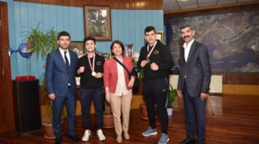 Avcılarlı Gen&ccedil;ler T&uuml;rkiye Şampiyonu