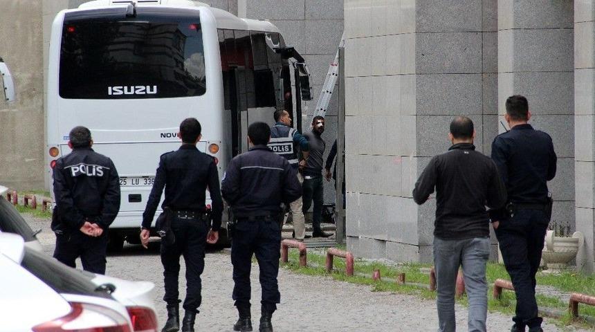 Erzurum&rsquo;da 2 Kişinin &Ouml;ld&uuml;ğ&uuml; Kavganın 17 Ş&uuml;phelisi Adliyeye Sevk Edildi