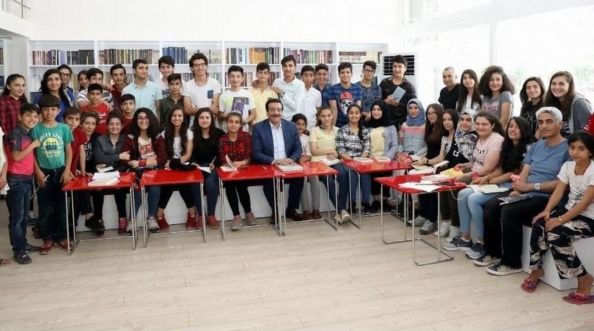 Başkan Atilla: "&ccedil;ocuklarımızın Ve Gen&ccedil;lerimizin Eğitimine Katkı Sunuyoruz"