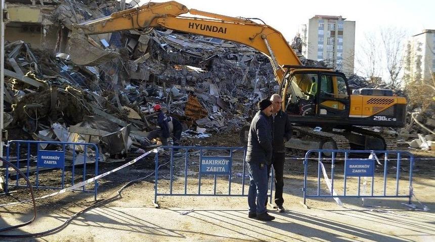 Bakırk&ouml;y&rsquo;de İş&ccedil;inin &Ouml;ld&uuml;ğ&uuml; Yerde Bakırk&ouml;y Belediye Başkanı B&uuml;lent Kerimoğlu Tarafından Tehdit Edilen Vatandaşlar Olay Anını Anlattı