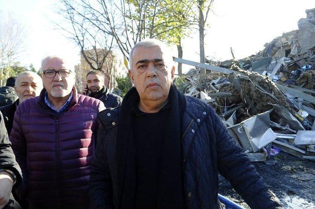 Bakırköy’de İşçinin Öldüğü Yerde Bakırköy Belediye Başkanı Bülent Kerimoğlu Tarafından Tehdit Edilen Vatandaşlar Olay Anını Anlattı