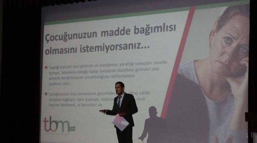 Belediye &Ccedil;alışanlarına Madde Bağımlılığı Semineri