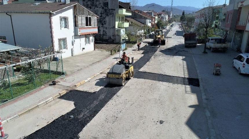 Başiskele Yollarına Her G&uuml;n 90 Ton Sıcak Asfalt Seriliyor