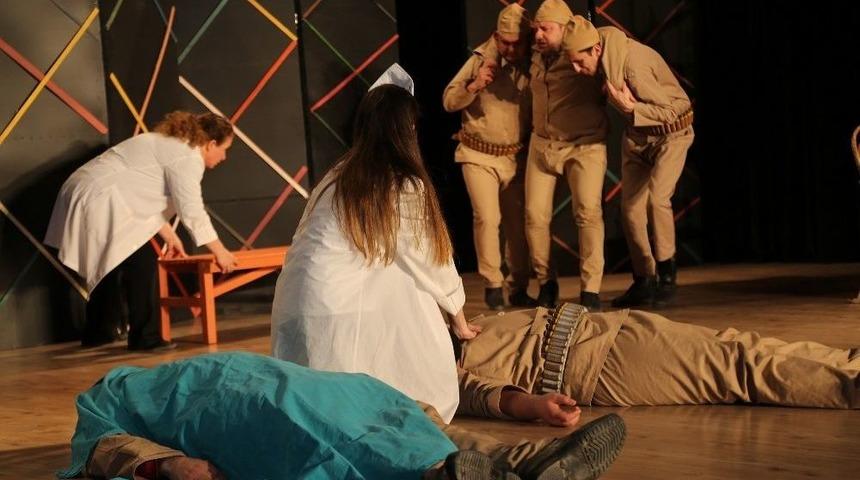 Ko-mek Kursiyerlerinin Tiyatro Oyunu Tam Not Aldı