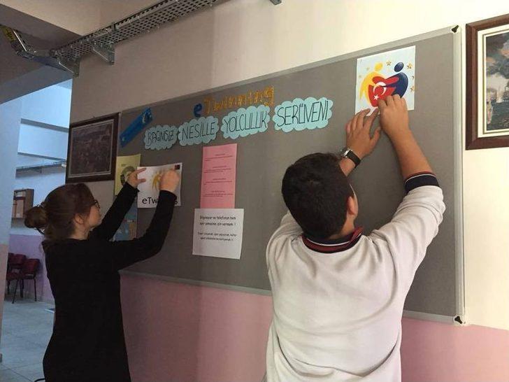 İngilizce Öğretmenlerinden Bağımlılıkla Online Mücadele Projesi G1