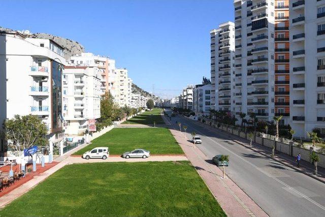 Konyaaltı Belediyesi’nden Yeşil Alan Çalışmaları