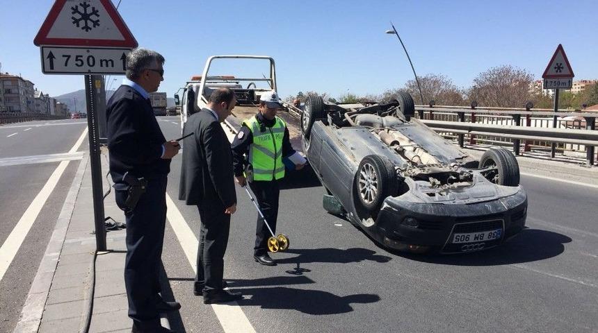 Direksiyon Hakimiyeti Kaybolan Otomobil Ters D&ouml;nd&uuml;