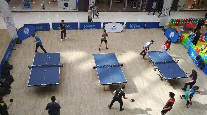 Avm&rsquo;de Masa Tenisi Oynadılar