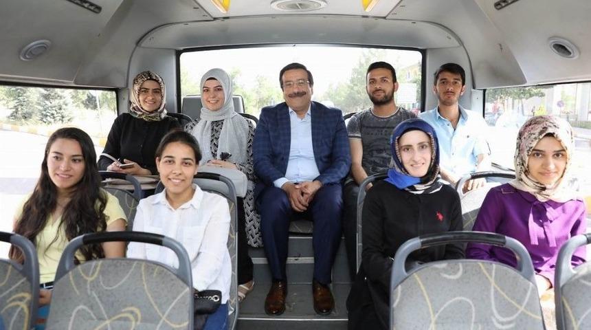 Otob&uuml;se Bindi, Vatandaşları Dinledi