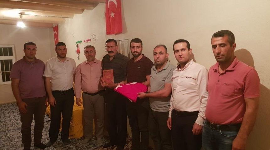 Stk’lardan Şehit Ailesine Ziyaret